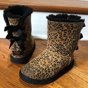 UGG Kids Bailey Bow Size 3  in Preloved Condition!